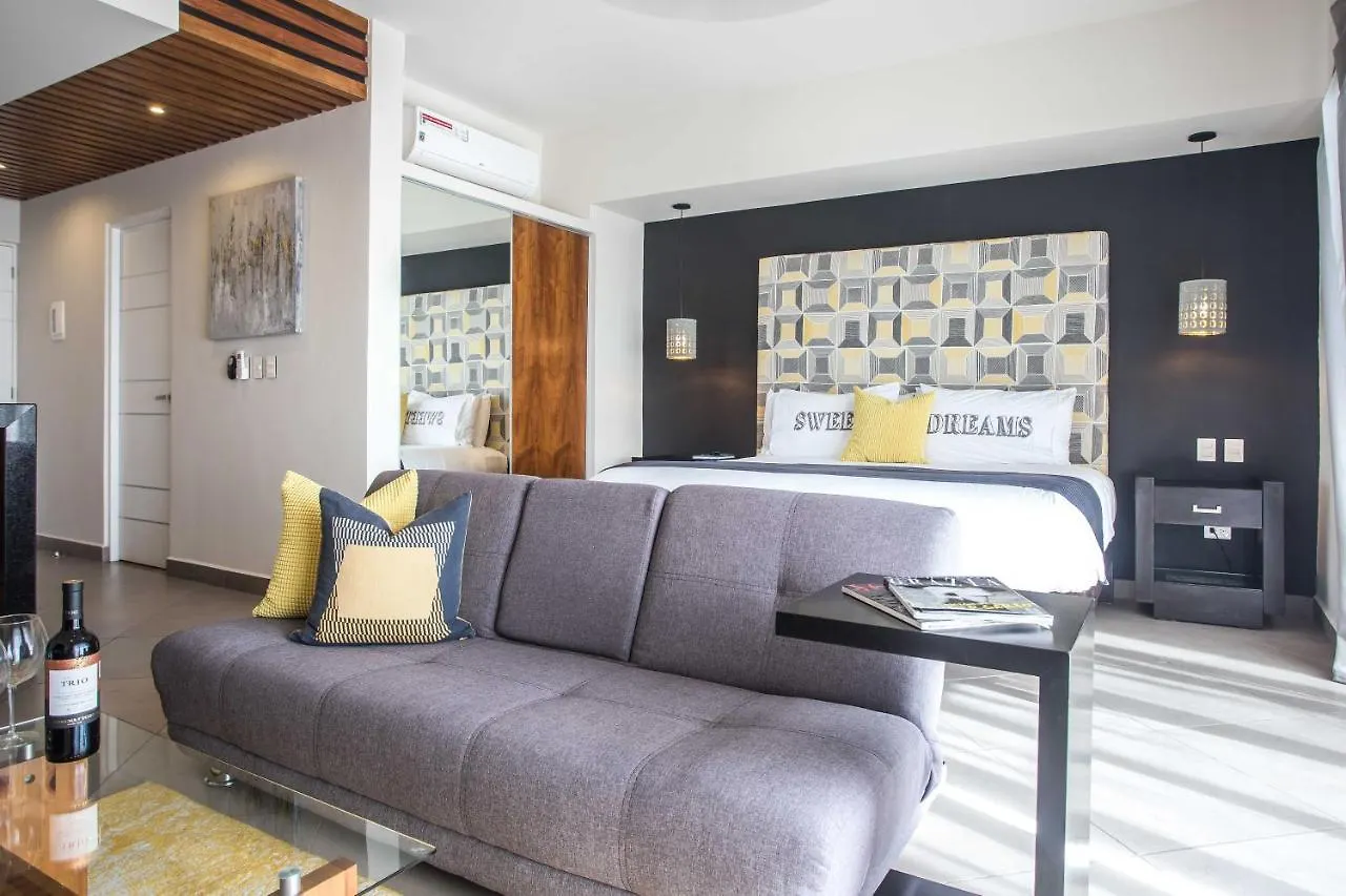 Honey B Suites Playa del Carmen 3*,
