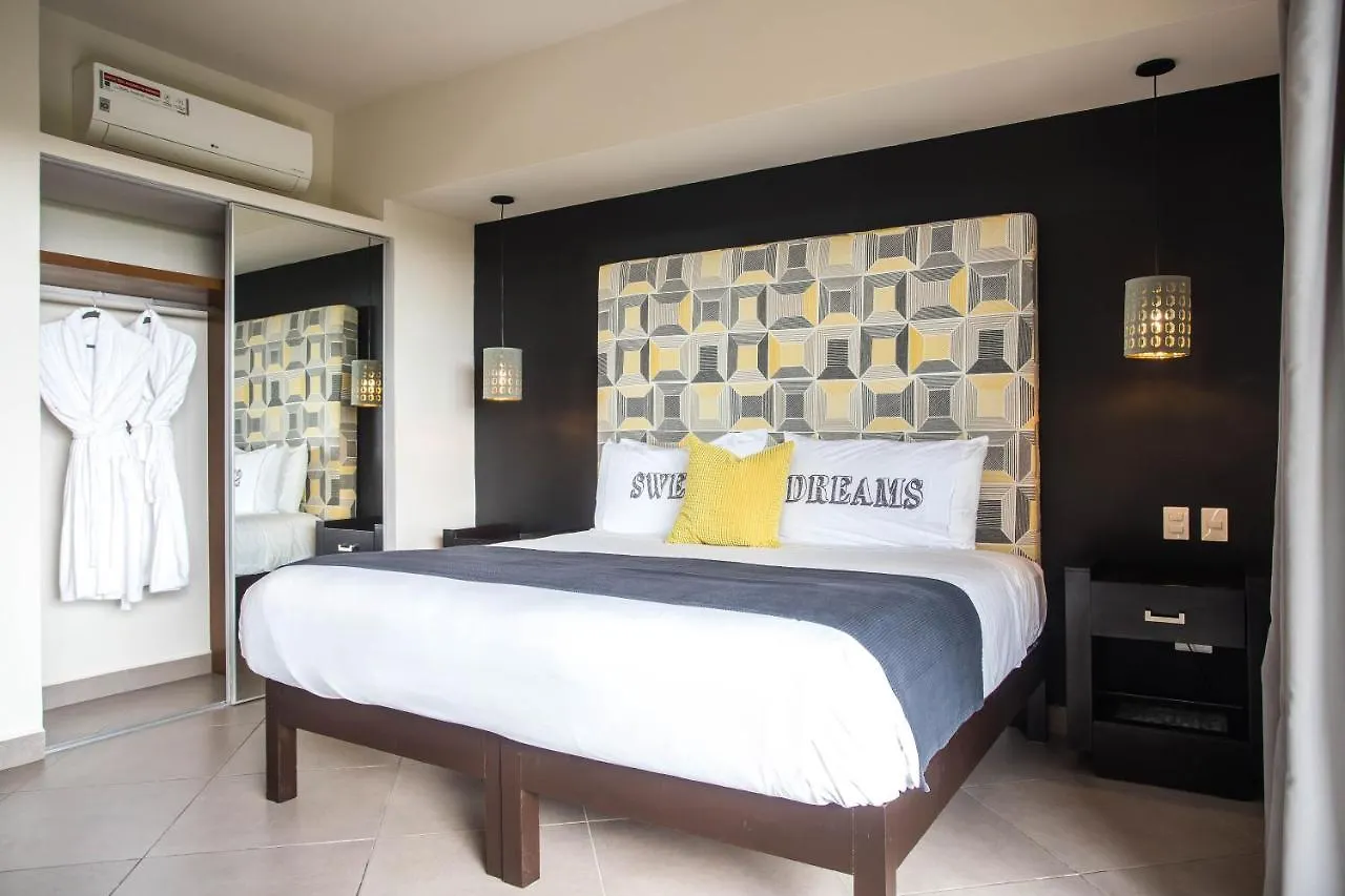 Honey B Suites Playa del Carmen Aparthotel